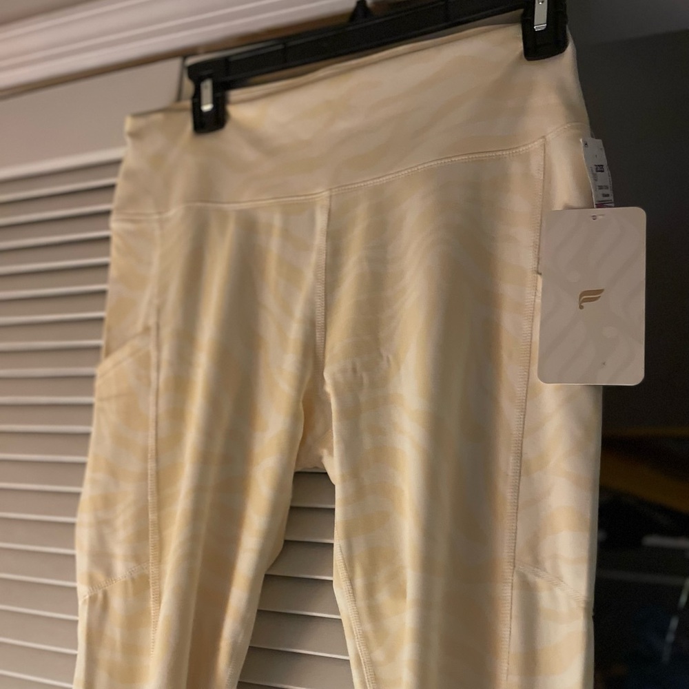 Fabletics Light Cream & Yellow Subtle Tonal Pattern Leggings - Picture 3 of 11